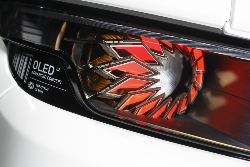 HELLA Auto-Heckleuchte mit 16 roten OLEDs.